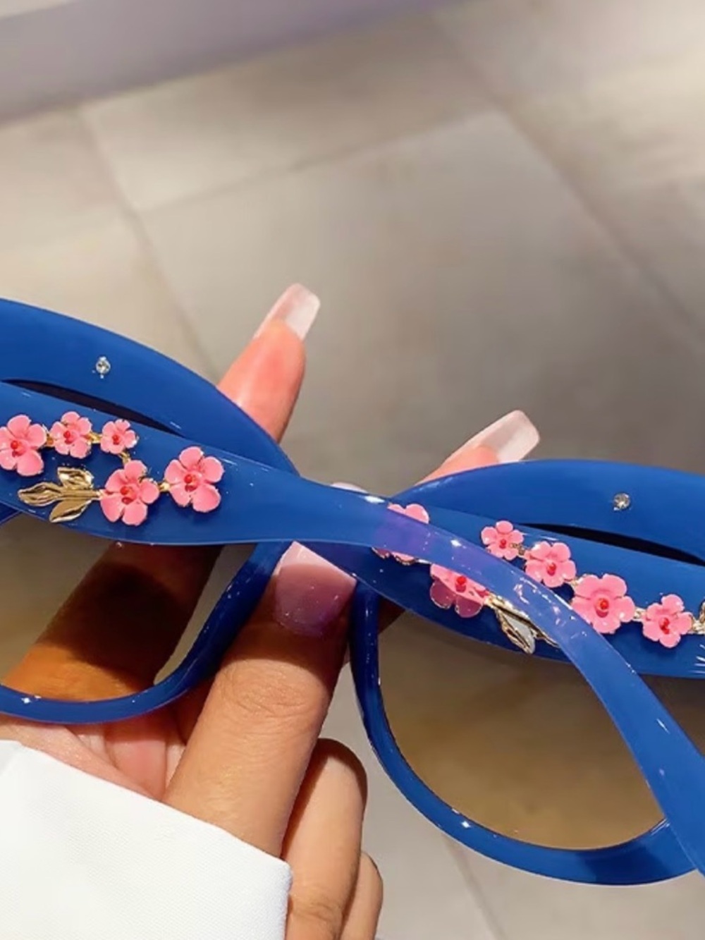 Blue Floral Embellished Oversized Sunglasses - Picture 3 of 5